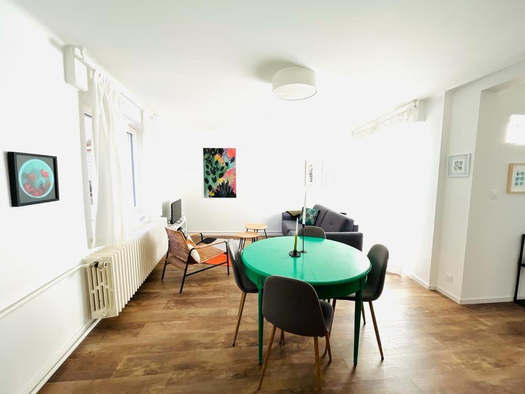 Au Perron Avec Garage Et Balcon A Ribeauville Exterior photo
